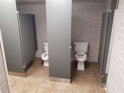 Commercial Bathroom Tile Design 的图像结果