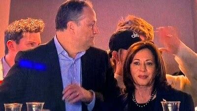 March Madness crowd boos Kamala Harris as her alma mater's team lose ...