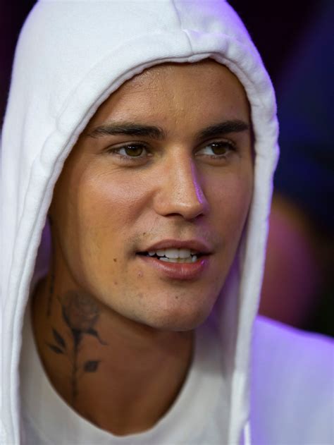 Close Do Rosto De Justin Bieber Em 2024 Justin Bieber Makes Dramatic