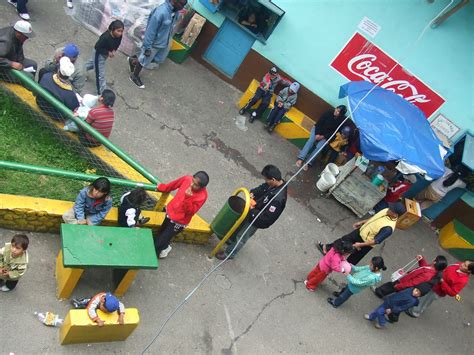 Inside La Paz's notorious San Pedro Prison - Land of Size