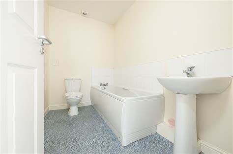 2 bed flat for sale in Skelmorlie Castle Road, Skelmorlie, PA17 ...