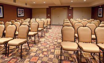 Holiday Inn Express & Suites BELMONT by IHG, Belmont - Book with ...