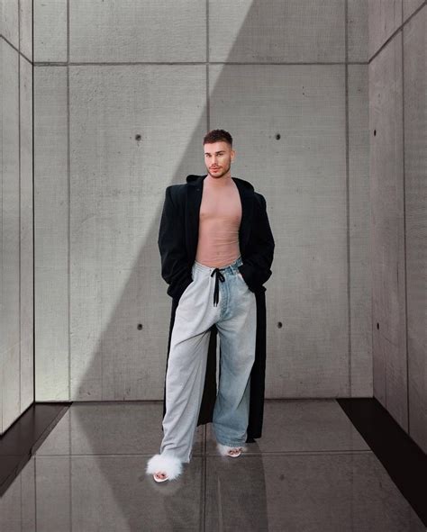 Meet ultra talented drag artist Alexis Stone: the Brit uses clever make-up to transform into ...