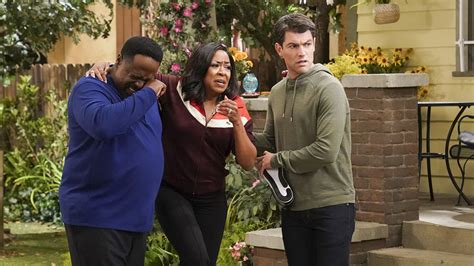 Watch The Neighborhood Season 3 Episode 1: Welcome to the Movement ...