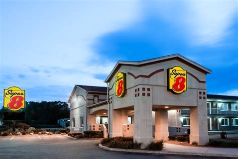 SUPER 8 BY WYNDHAM GUELPH (Ontario) - Motel Reviews, Photos, Rate ...
