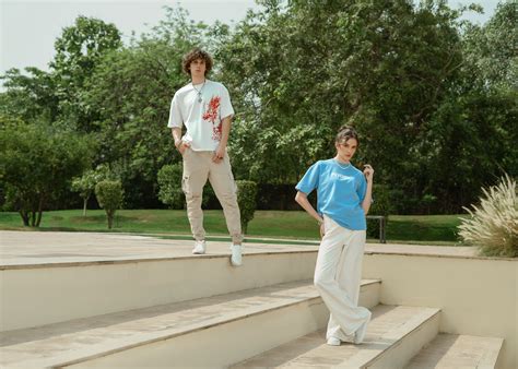 How to Wear Graphic T-Shirts Without Looking Immature | Men’s Style Gu ...