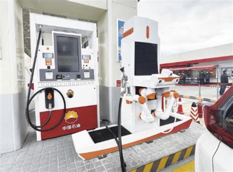 杭州加油站已进化到机器人加油 全程极其丝滑流畅，效率十分高_城市_中国小康网