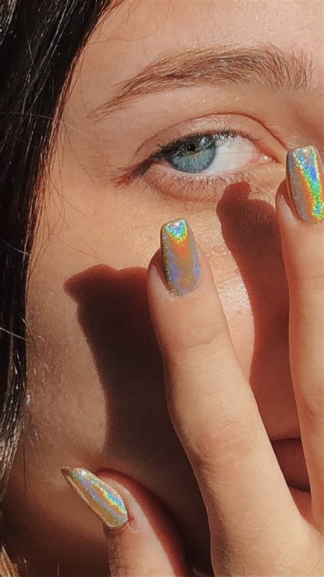 emma chamberlain nails