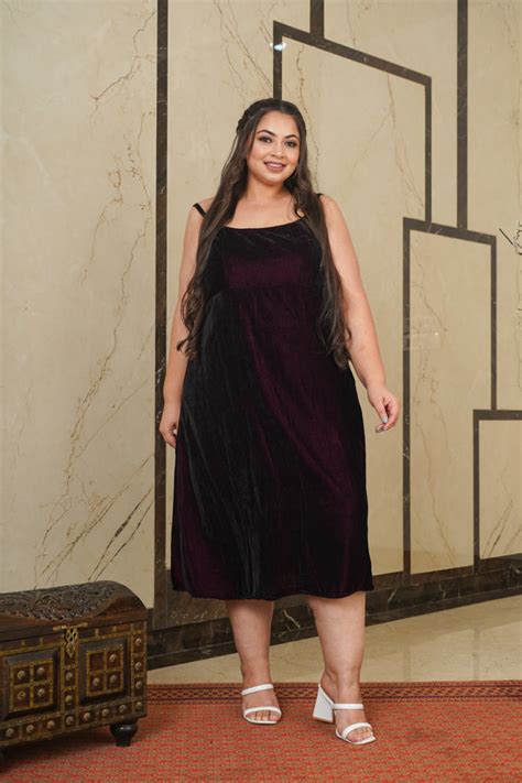 Wine Velvet Strap Dress – Nangaliaruchira