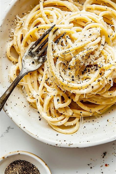 Easy Cacio e Pepe Recipe (Only 4-Ingredients) - Insanely Good