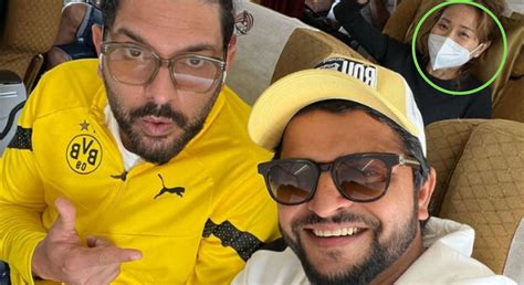 Suresh Raina, Yuvraj Singh pose for selfie as fan photobombs