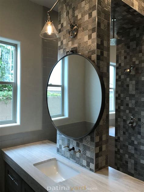 Large Round Mirror 的图像结果