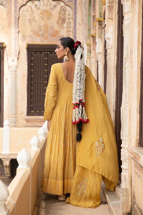 Amoree India : Shop Women Luxury Designer Clothes Online for Exclusive