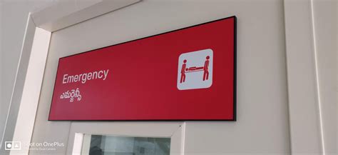 Hospital Wayfinding Signage 的图像结果