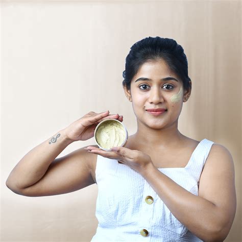 Nilgiri Aromas Sandal Fairness Face Pack 275g