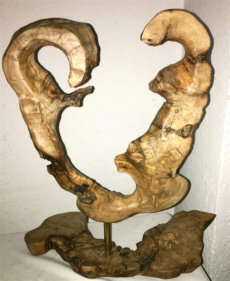 Escultura de madera de olivo “Corazón roto” – EncaLaConchi