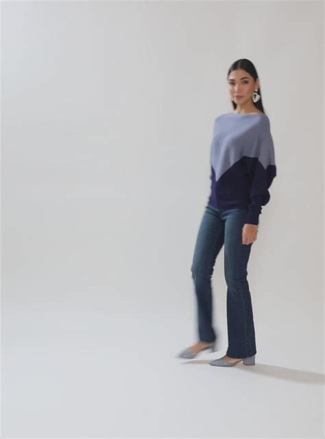 Color Blocked Batwing Pullover – KAZO