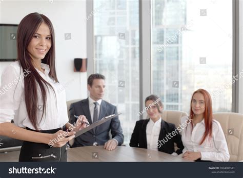 Business Women Group Portrait 的图像结果