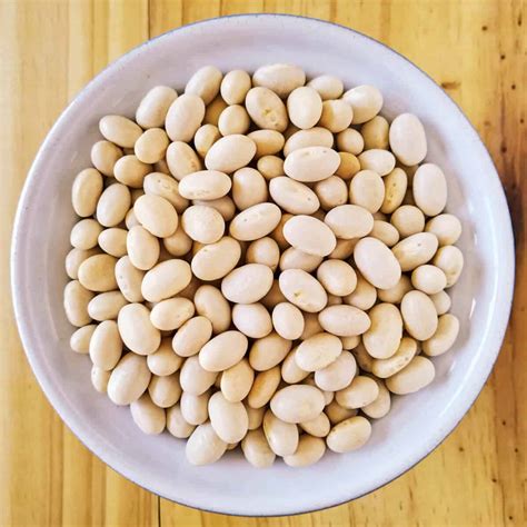 Small White Haricot Beans – Pure and Whole
