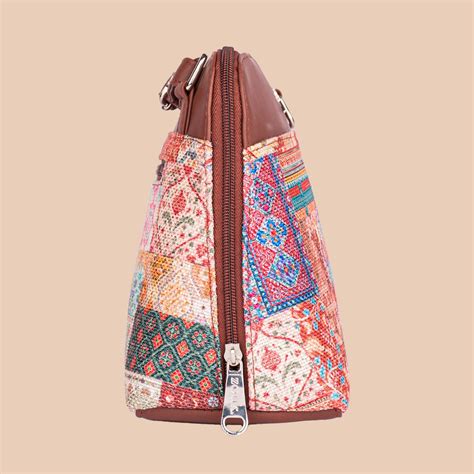 FloMotif OOO Sling Bag