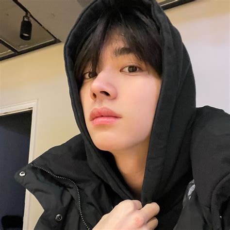 Pin by Aliah M on Kpop (⁠ ⁠•⁠ᴗ⁠•⁠ ⁠) | Cute asian guys, Good looking ...