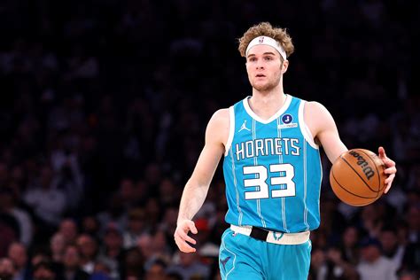 Hornets' Liam McNeeley nears 20-point performance in G League