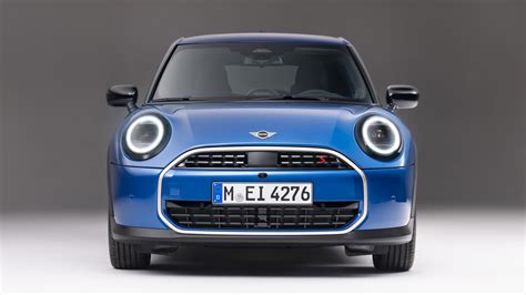 2025 Mini Cooper four-door makes more room for the people in the back - Autoblog