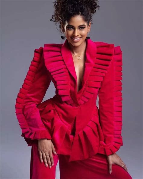Aavriti Choudhary aces her latest photoshoot in a dark PINK vintage ...