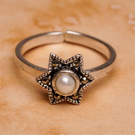 Star Pearl Toe Rings