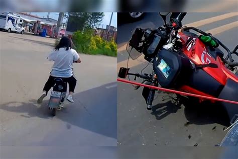 女子骑车逆行撞倒摩托车，扔下一句“叔叔我没事”就跑，男子懵了_叔叔_摩托车_男子