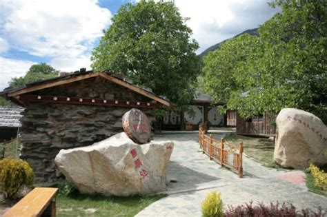 林芝，有“西藏江南”之美誉，位于林芝地区的巴松措|巴松措_新浪新闻