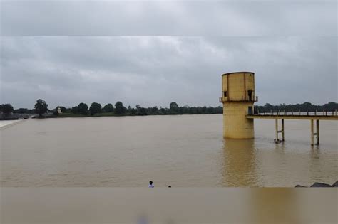 छत्तीसगढ़ में बारिश से इस जिले में बिगड़े हालात, बांध का पानी महानदी ...