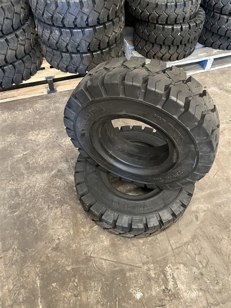 700 x 12 SOLID FORKLIFT TYRES | Two Bay Forks