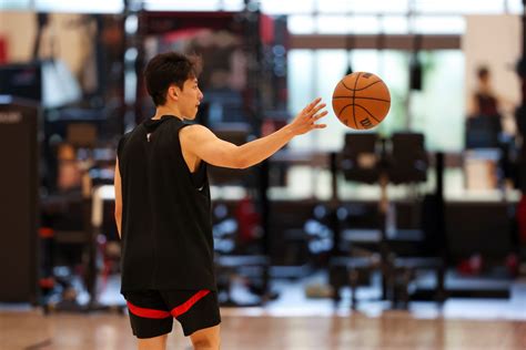 Chicago Bulls sign guard Yuki Kawamura to two-way contract