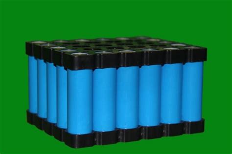 三元锂电池和磷酸铁锂电池哪个好？有什么区别？