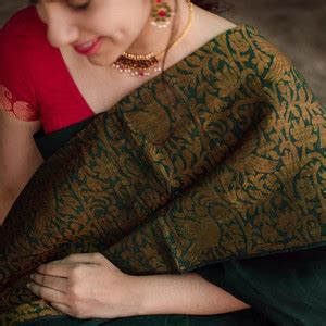 Buy HFS SURAT Woven Kanjivaram Jacquard, Pure Silk Green Sarees Online ...