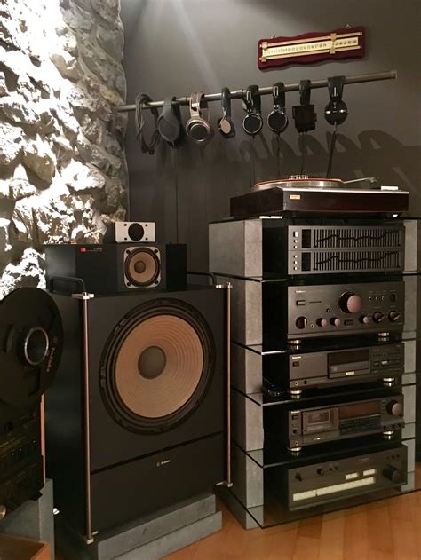 My vintage hifi room (Technics + Stax) | Audio room, Audio rack ...
