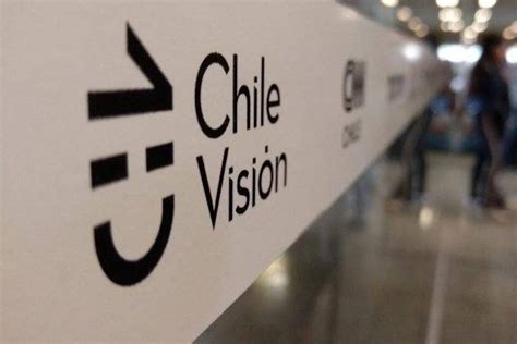 Almirón pone en duda la continuidad de Cortés para el año - La Tercera