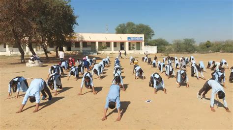 PMShri School राहोली में सूर्य नमस्कार का नियमित अभ्यास, 15 फरवरी को ...