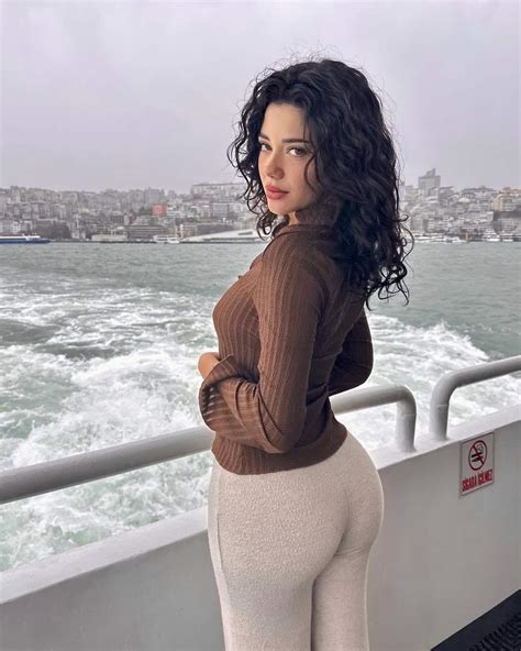 Vanessa Reinhardt - OnlyFans, Age, Height, Net Worth, Boyfriend