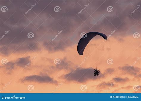 Parachuting Sunset 的图像结果