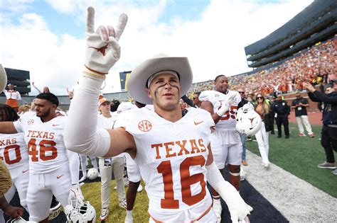 Texas' Michael Taaffee condemns offensive Jake Ehlinger sign at A&M