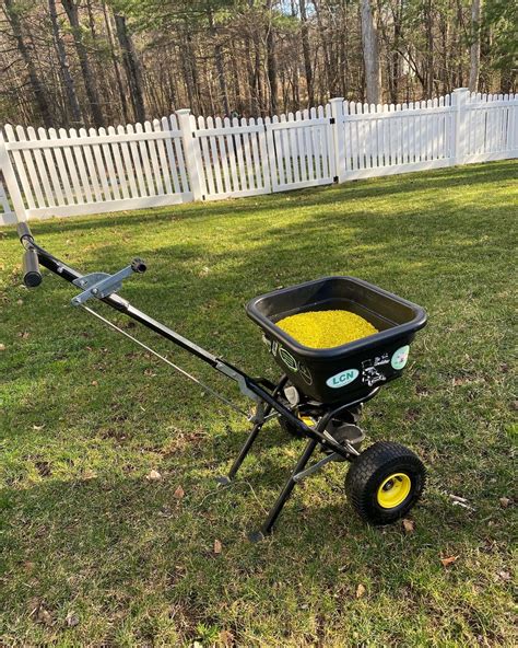 The Best Crabgrass Preventers For Lawns (2024 Crabgrass Pre-Emergent ...