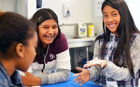 Girls Engineering Team 的图像结果