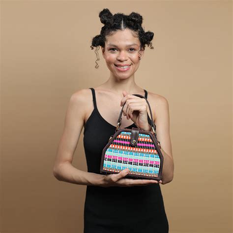 Linear trapezium sling bag