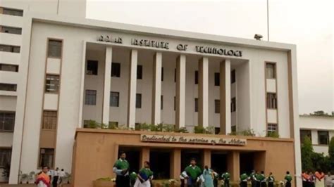 IIT-Kanpur to develop technology to sell land on stock market - India Today