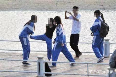 广东阳春13岁男孩班内遭霸凌濒临死亡，参与打人学生实为3人，打人学生家长表示惋惜和意外_新浪新闻