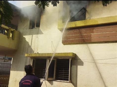 Fire breaks out in residential building in Anand | આણંદમાં રહેણાંક ...