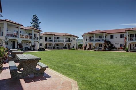 SANDY BEACH SUITES (Osoyoos) - Motel Reviews, Photos, Rate Comparison ...