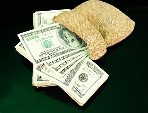 Money Dark Background 的图像结果